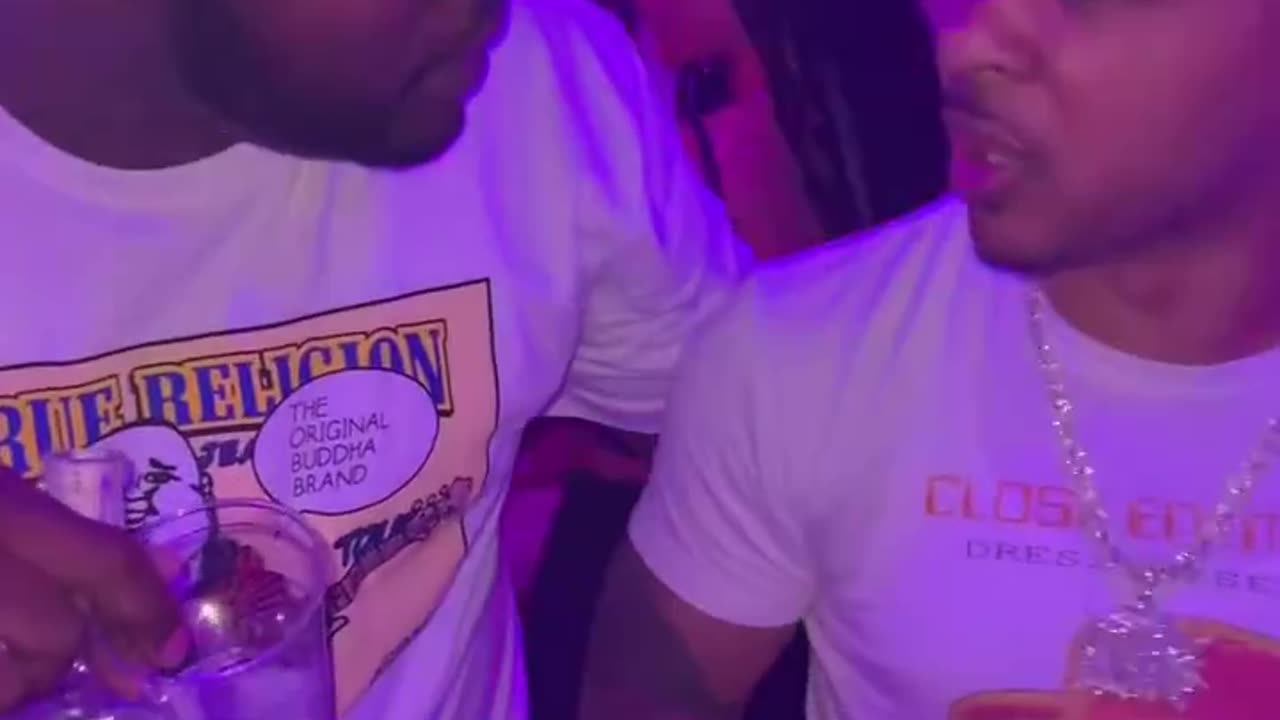 Men are finally waking up in clubs. 😂