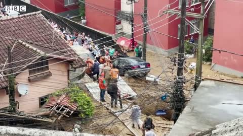 Deadly landslides wreak havoc in Petrópolis, Brazil - BBC News