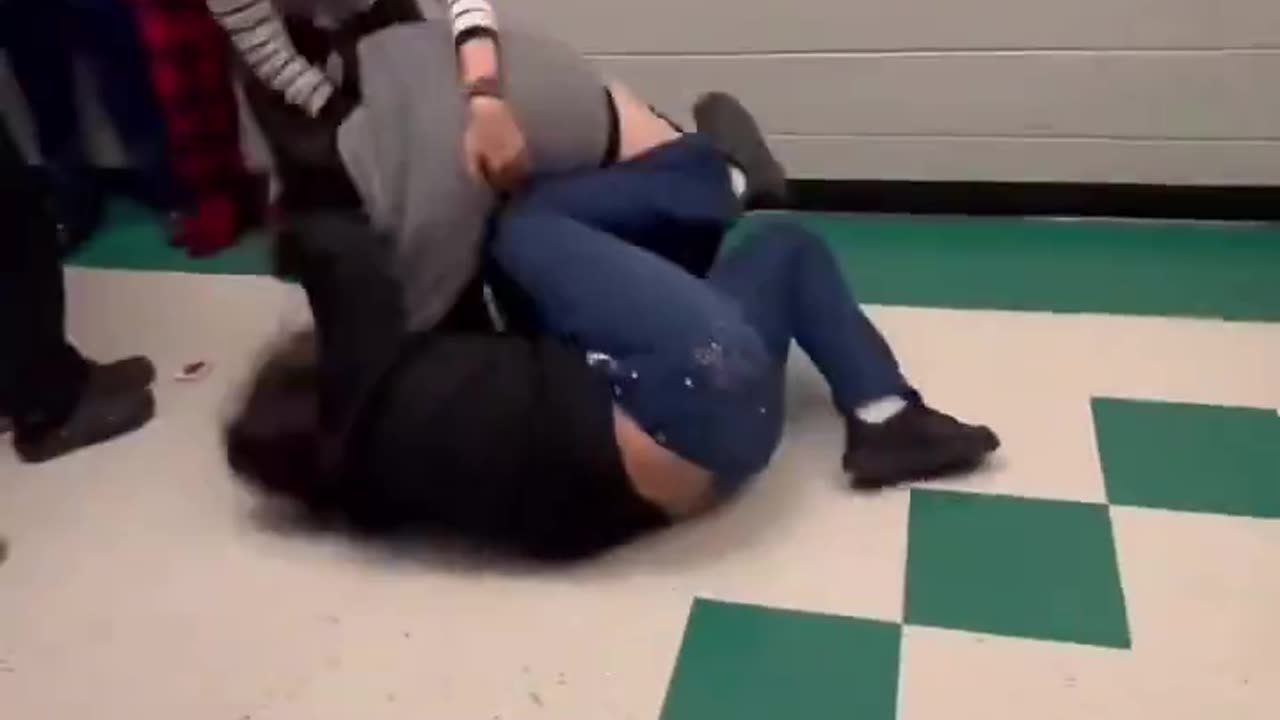 girls fighting over a boy 🤦‍♀️