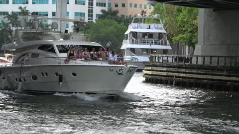 CHOCOLATE FLAVOR AND WHITE SUGAR SHOWING OFF ON MIAMI RIVER !!!