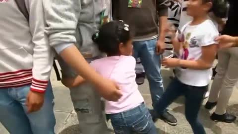 Free hugs bring smiles in Bolivia