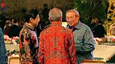 all state leaders and guests wear batik shirts G20 bali