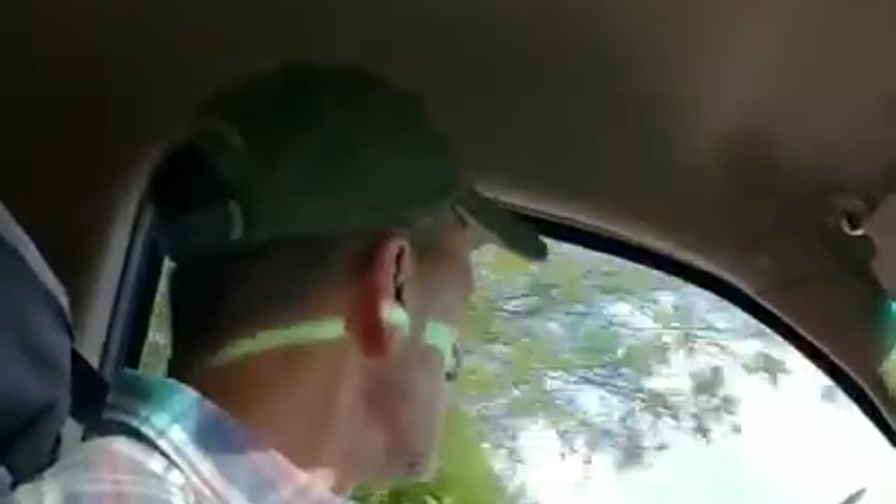 Dad has hilariously profane reaction to ‘liquid ass fart spray’ prank in the car 😄😄😄