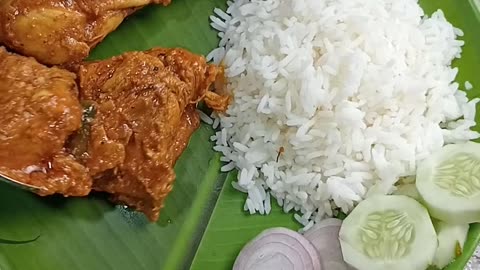 Butter chicken and white rice.