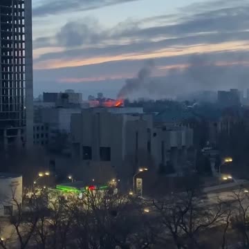 ️Kyiv at dawn Fire in the area of ​​the zoo where there were fights