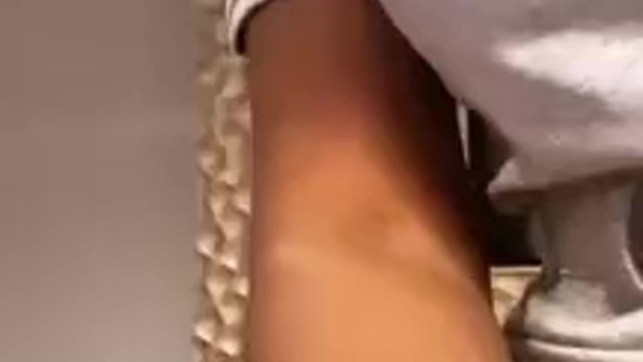 Chinese Kitty Twerk (Taylor Hing)