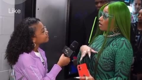Nicky Minaj gives young inviewer a lesson.