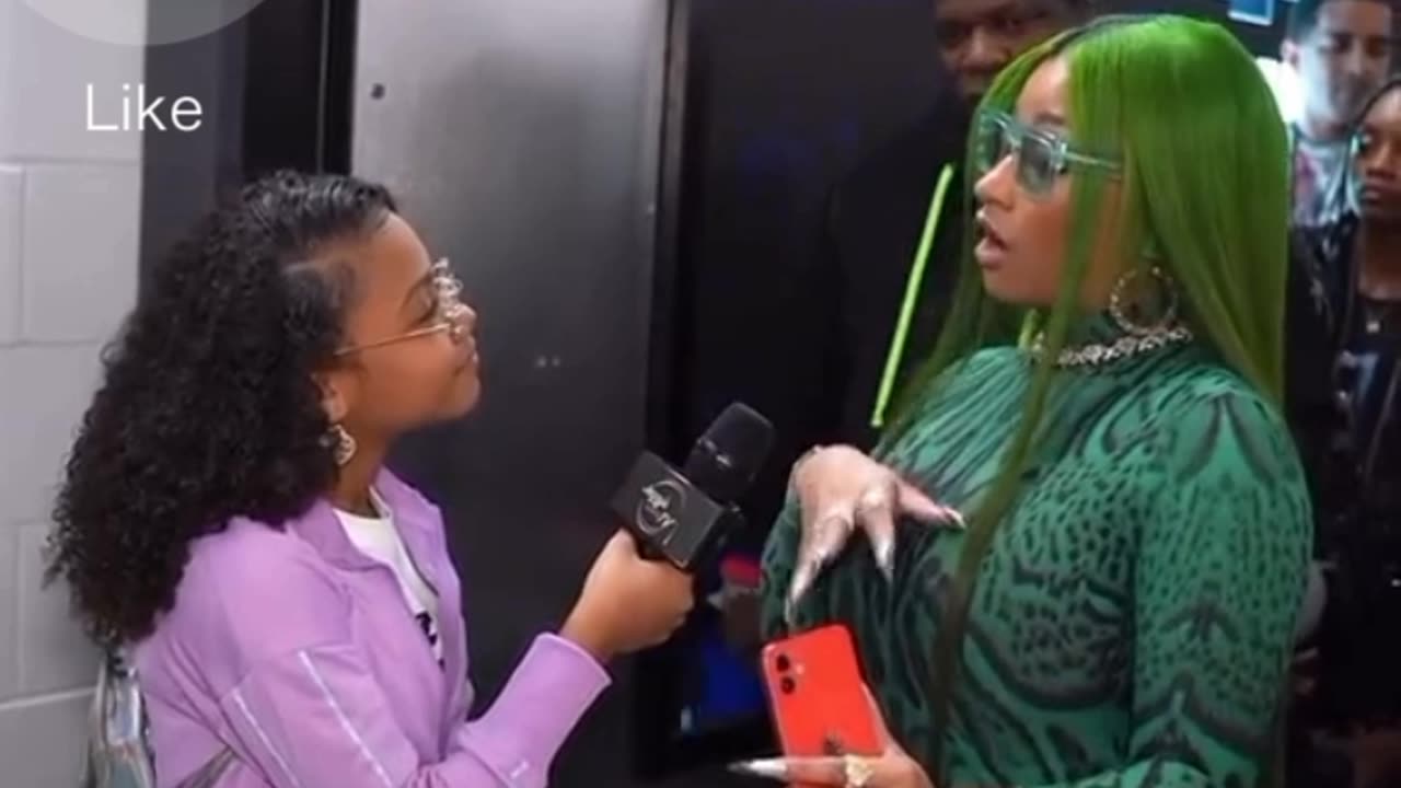 Nicky Minaj gives young inviewer a lesson.