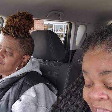 Hypnotist help the lady cure her headaches #jokeoftheday