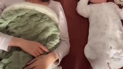 ЗА ПЪЛНОЦЕННИ ДЕЦА И ПРИСЪСТВИЕТО НА МАМА Е ЗАДЪЛЖИТЕЛНО