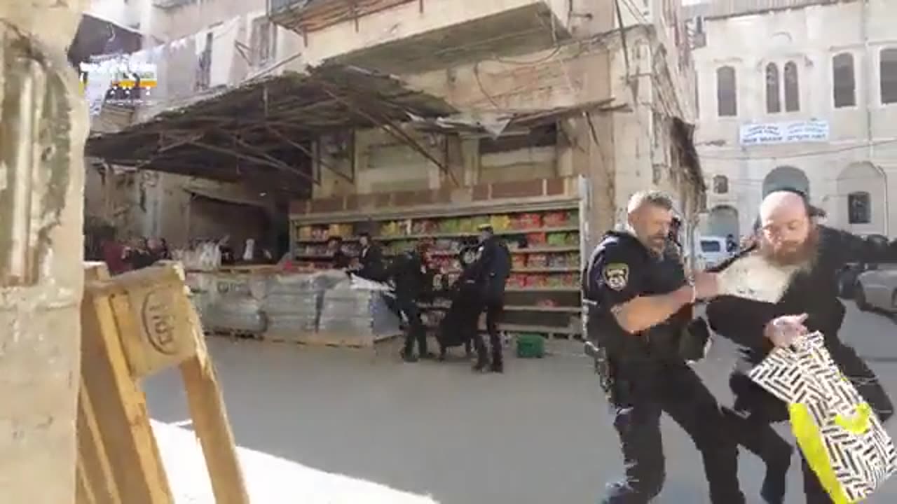 “我們看不到的世界 01_以色列軍警的暴力”，無法想像溫和、友善、手無寸鐵的閃米特猶太人，是如此被以色列軍警肢體暴力傷害！即便是在人權、人道還需要進步的中國，也甚少看到這樣…