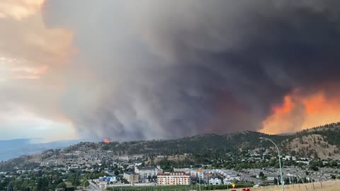 Fierce winds in #Kelowna Canada asa new fire rages on in Canada