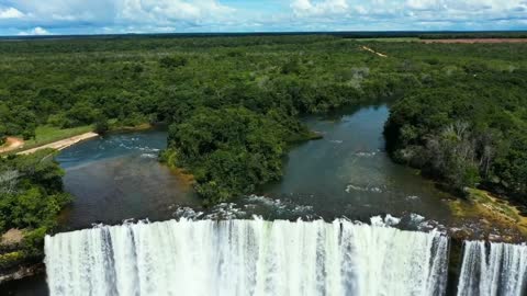 beautiful paradisiacal landscapes / waterfalls