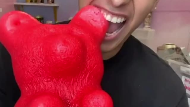 Giant Gummy Bear Freeze Dry!