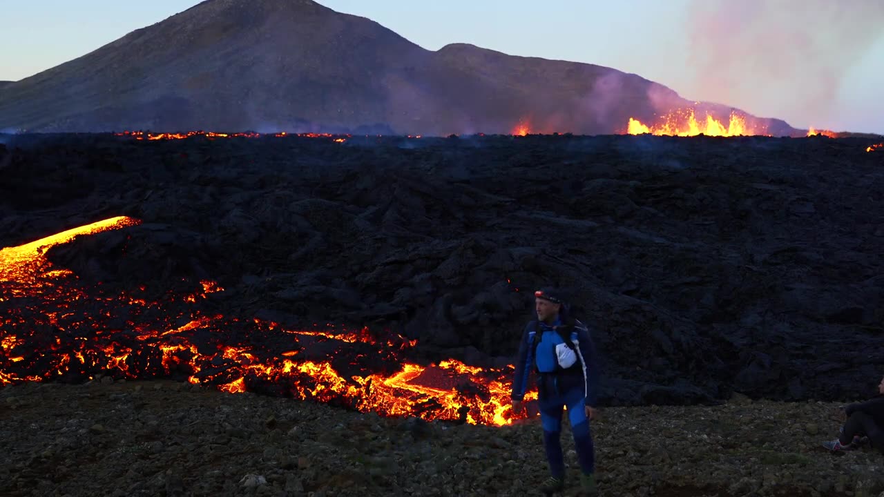 MASSIVE VOLCANO ERUPTION IN ICELAND