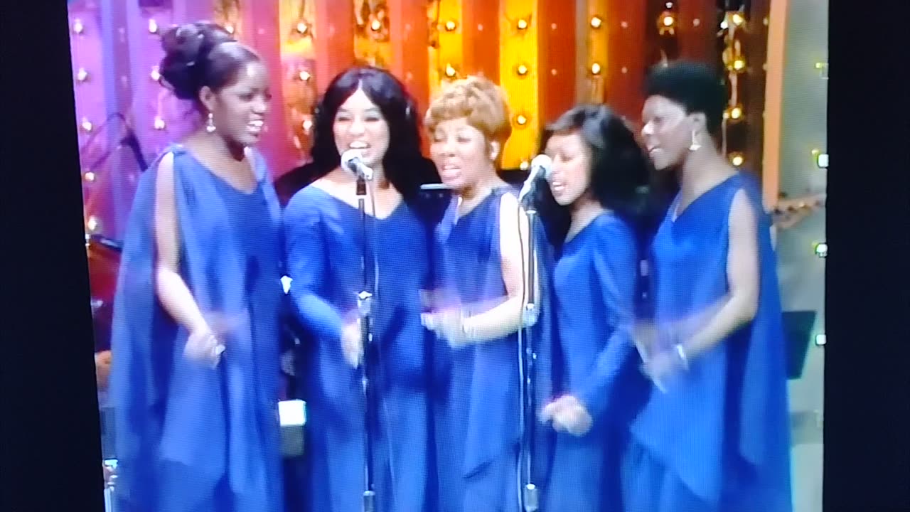 The Raelettes w Ray Charles 1973 Shake