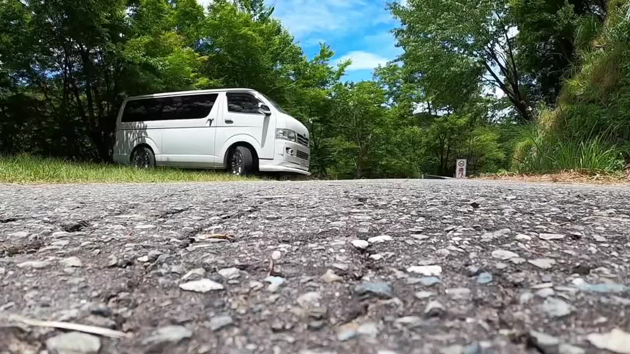 You can go camping alone by car and enjoy the chirping of insects outdoors