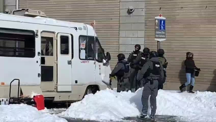 Police Are Now Breaking into Protesters’ Vehicles as a Measure to Deal With Dissenting Canadians