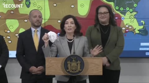 Kathy Hochul urges New Yorkers to wear masks due to the poor air quality: