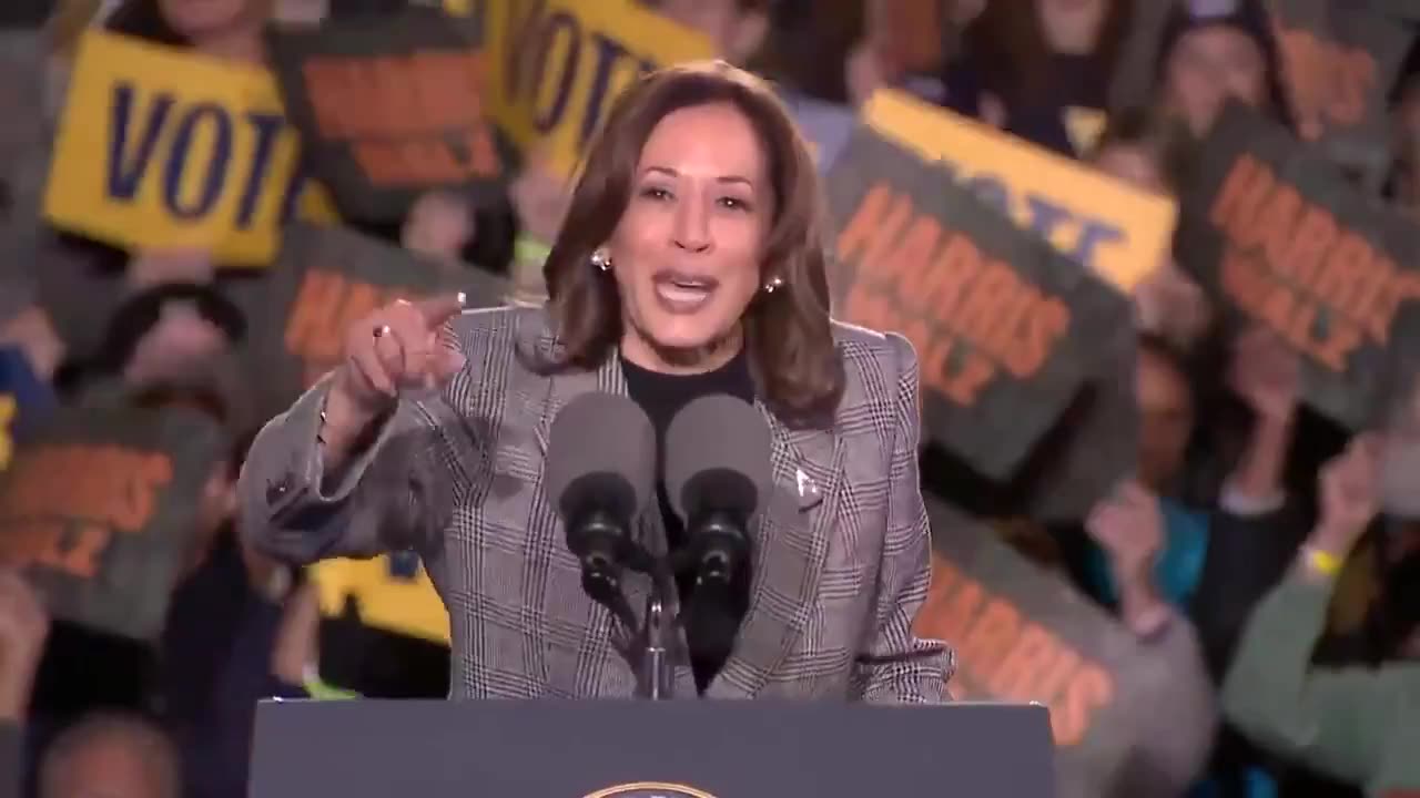 Kamala makes the crowd cringe