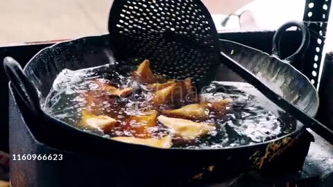 Mumbai Street Food Vendor Making Samosa -