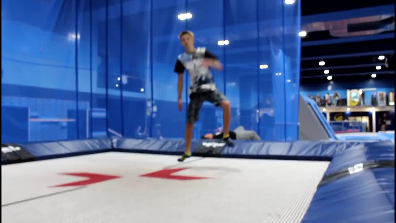 INSANE day at an INSANE Trampoline Park! Flip Lab 2017
