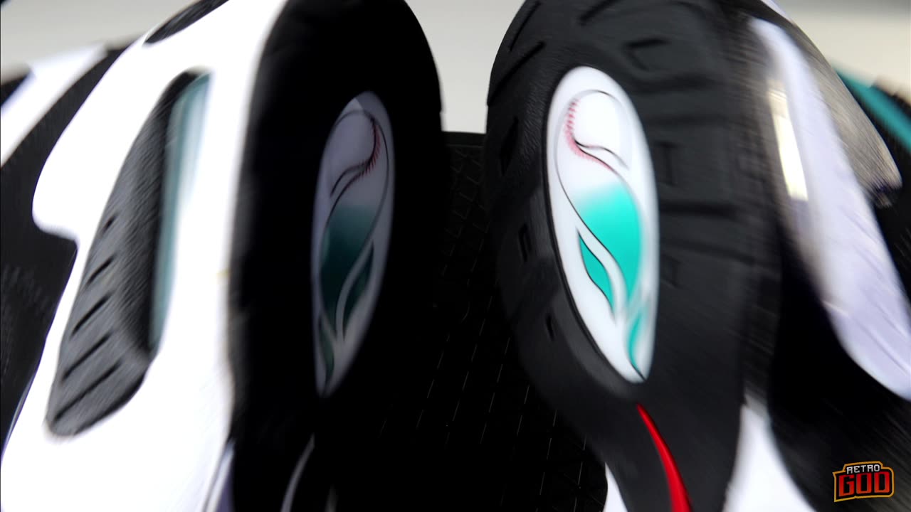 Swing for the Classics: Air Griffey Max 1 'Black Freshwater' Unboxing & Review 4K