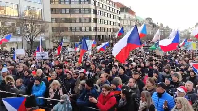 Demonstrace proti Covid apartheidnímu fašizmu a povinnému očkování 12.12.2021, Václavák, Praha