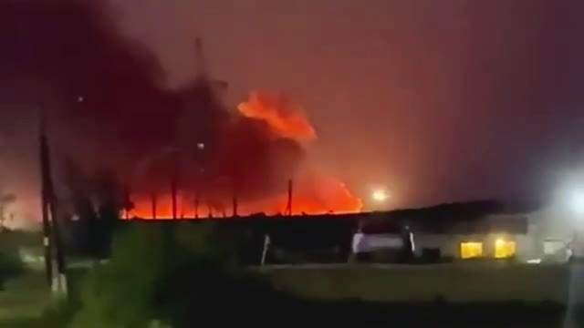 Ammunition depot fire in Russia's Belgorod Region, continued explosions, evacuations (P2)