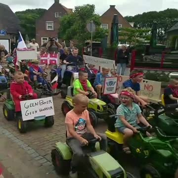 Young Farmers Convoy in Protest of Absurd Nitrogen Policies That Will Steal Their Future Farmland