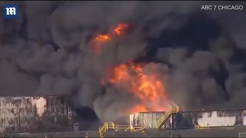 Huge chemical plant explosion in Ukraine