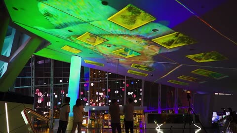 Big Picture Company Mediaglas Solutions - Turn your Glassfacade into the future