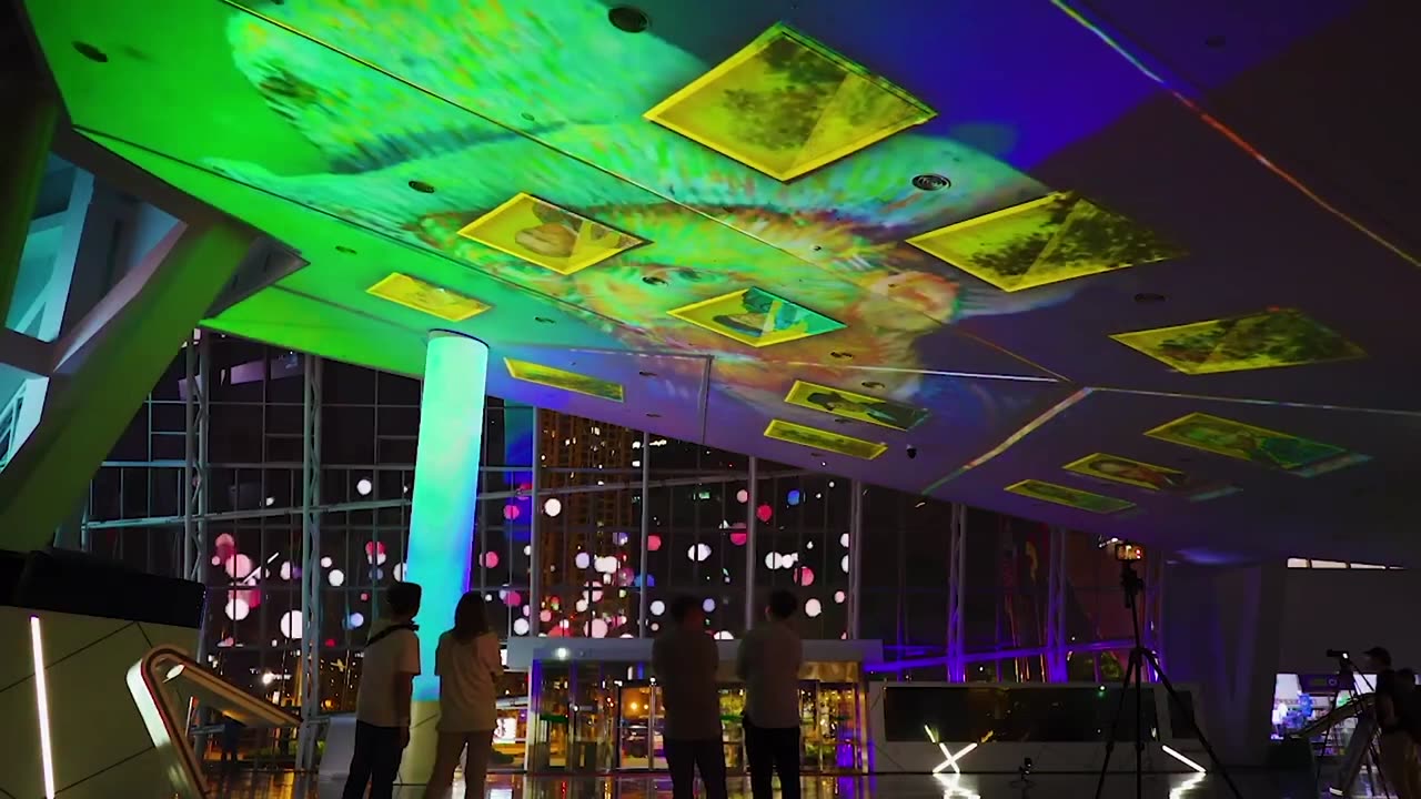 Big Picture Company Mediaglas Solutions - Turn your Glassfacade into the future