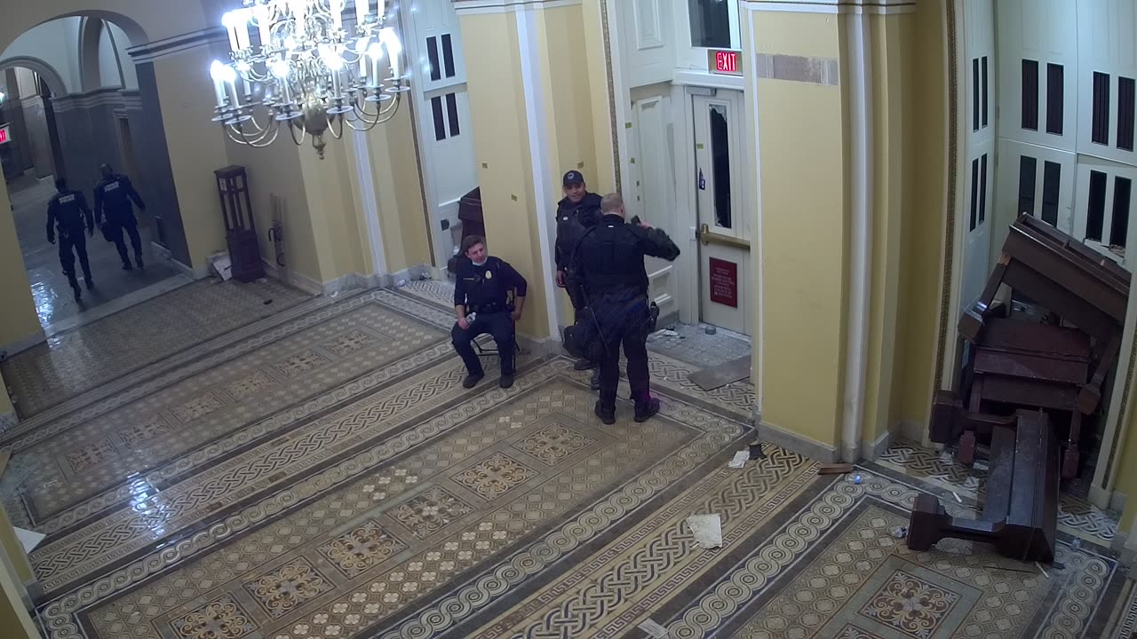 0102USCS01SenateWingDoornearS139_2021-01-06_19h04min24s330ms.mp4