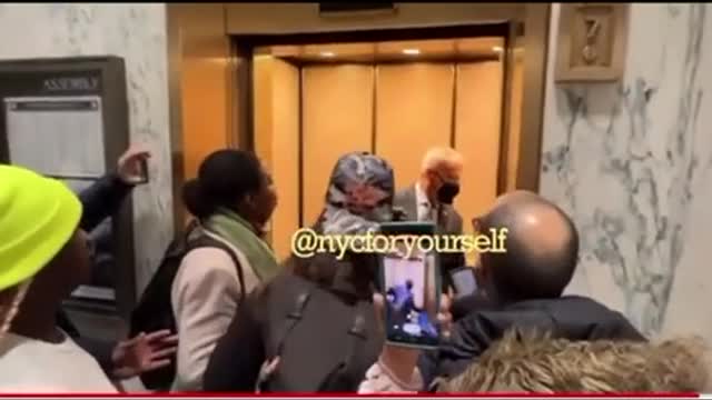 New Yorkers confronting Democratic politician Jeffrey Dinowitz