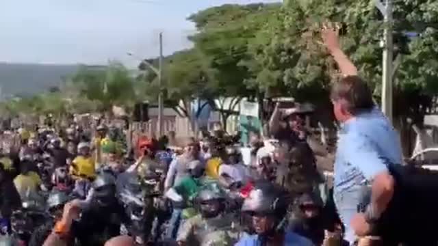 Como demonstram as cenas deste vídeo, nosso Presidente @jairbolsonaro , não têm apoio popular.