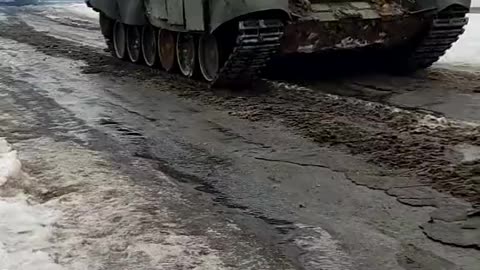 Columns of T-90’s and T-80’s unloaded in Tamarovka, Belgorod, 27km from Ukraine,