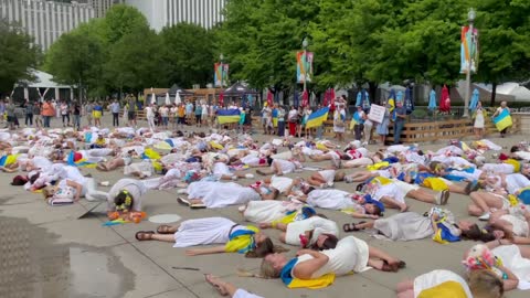 Ukrainian women and their children took part in a protest in Chicago