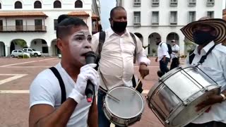 Protesta en contra de concurso de mérito