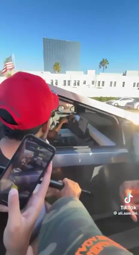 Kanye stops by Trump rally Beverly Hills