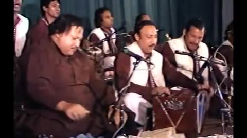 Nit khair Manga live in consert Nusrat Fath Ali khan