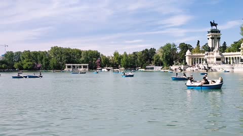 FAMOUS PARK IN MADRID SPAIN