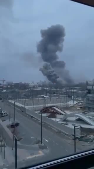 BREAKING... Russian strike in the area of the Antonov factory in #Kyiv