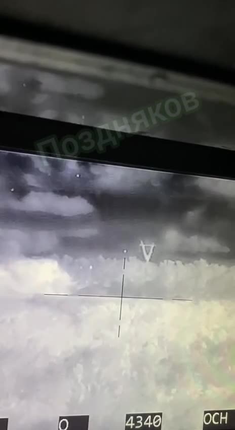 Destruction d'un groupe de soldats des Forces armées ukrainiennes par un tir d'un char T-80BVM.