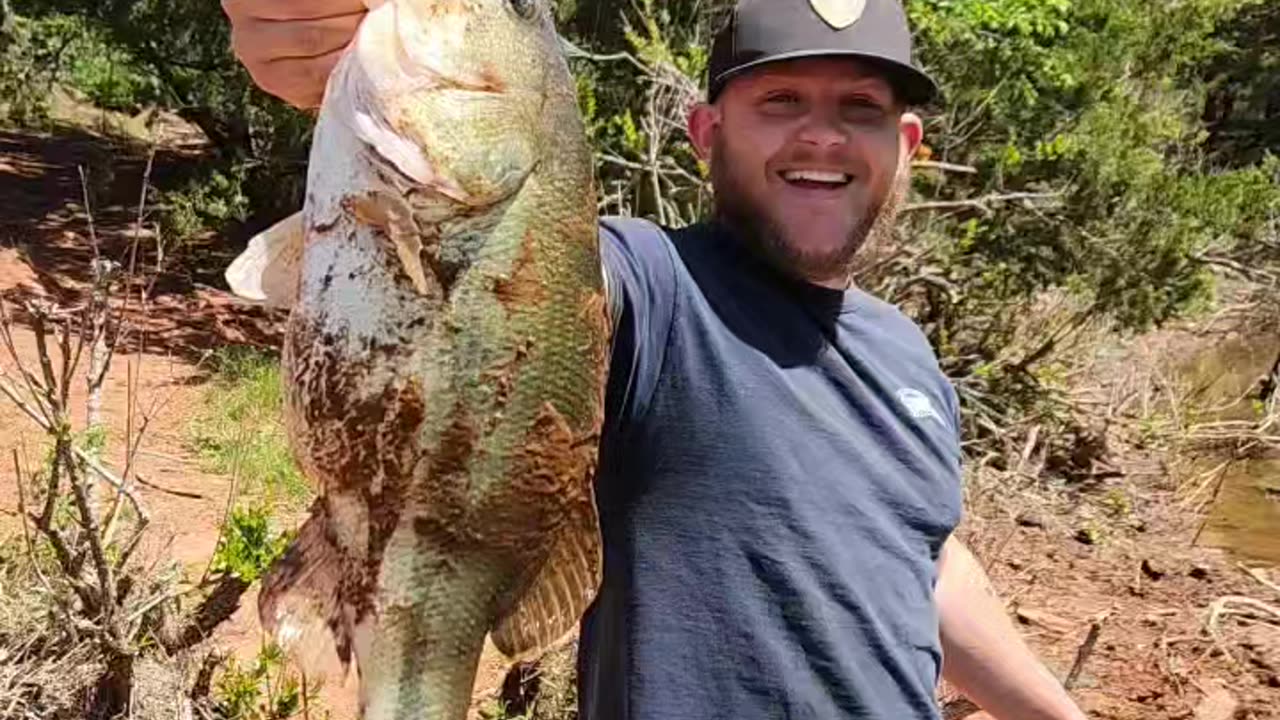 My brother Stetson hookin a solid largemouth