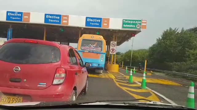 Monumental trancón en Manga