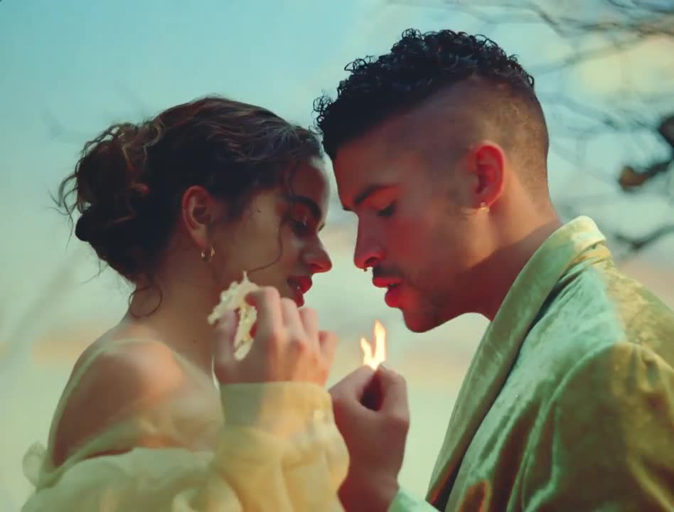 BAD BUNNY x ROSALA - LA NOCHE DE ANOCHE Video Oficialp2