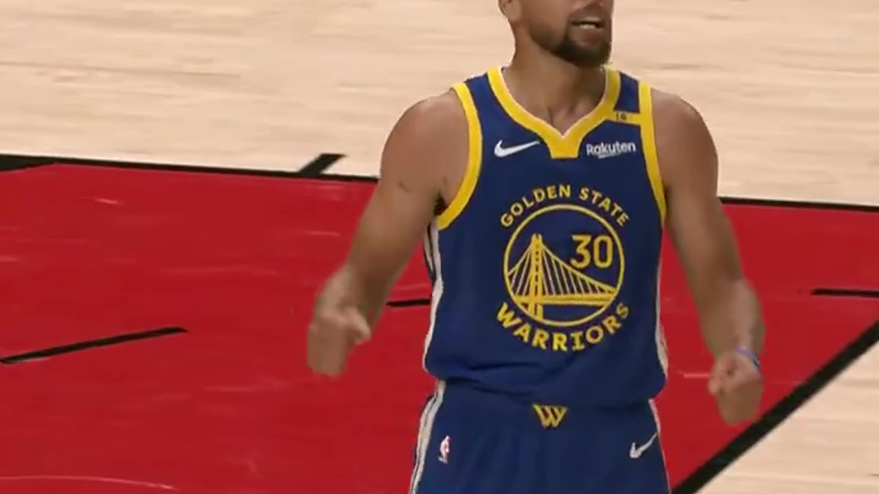 NBA - Steph finds his new buddy, Buddy, for the and-1 lay 🤩