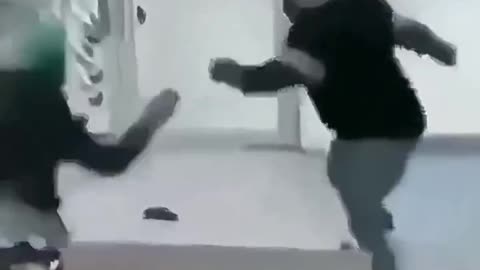 Criminal Gets Cloths Lined By Bystander