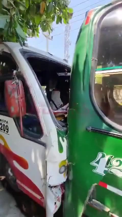 CHOQUE DE BUSETAS EN REBOLO (BARRANQUILLA)